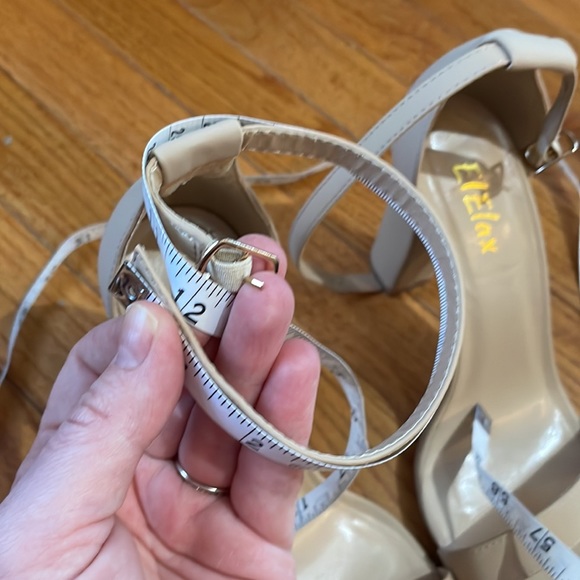 Nude size 9 open toe heels - Picture 5 of 7